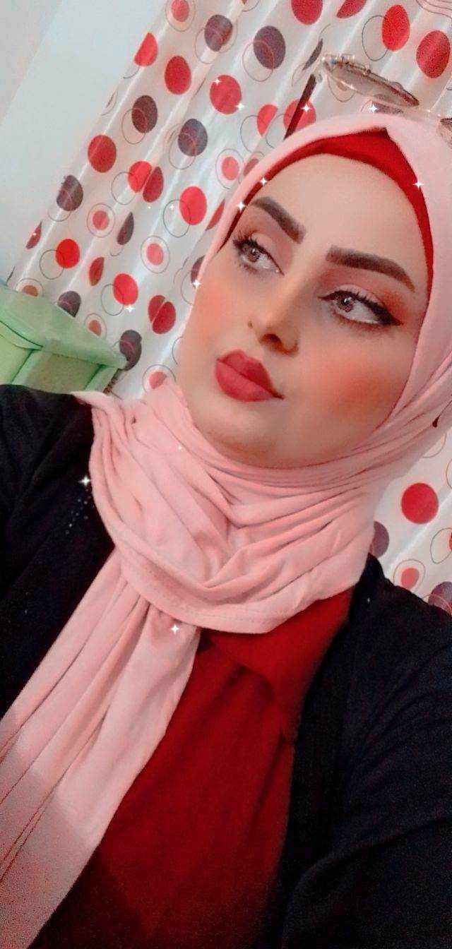 A beautiful Arab wife with charming facial features #Id908IFA
