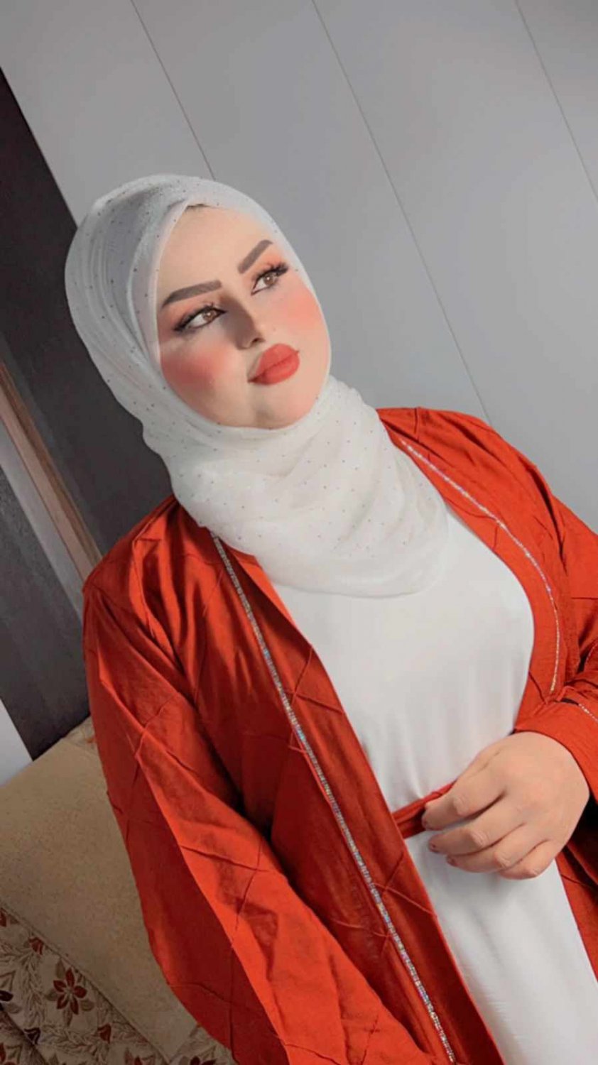 A beautiful Arab wife with charming facial features #Pqr0WPL7